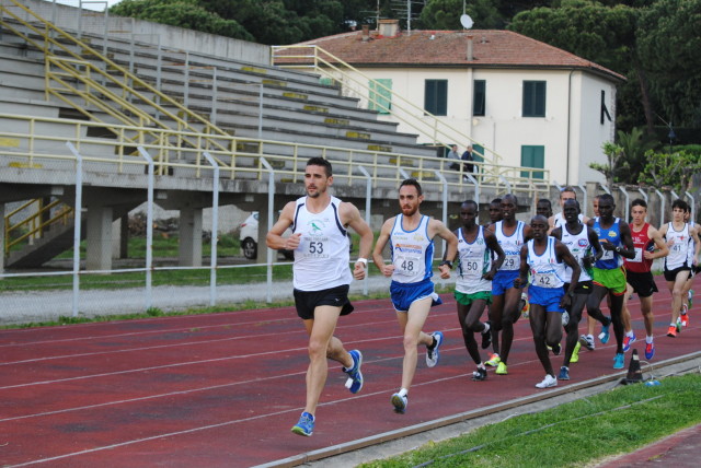 Davide Ragusa campione toscano 10000 su pista